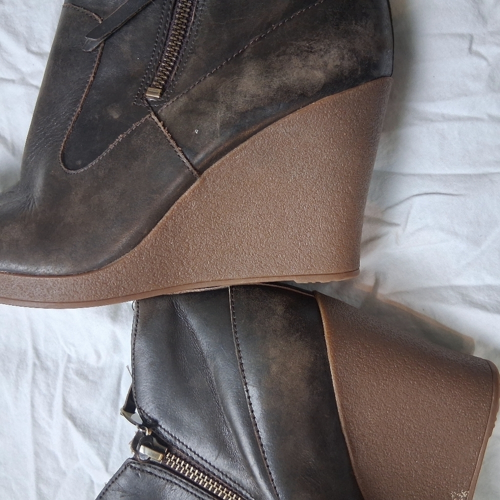 Uggs Size 9 Boots Zip Up - Picture 9 of 9